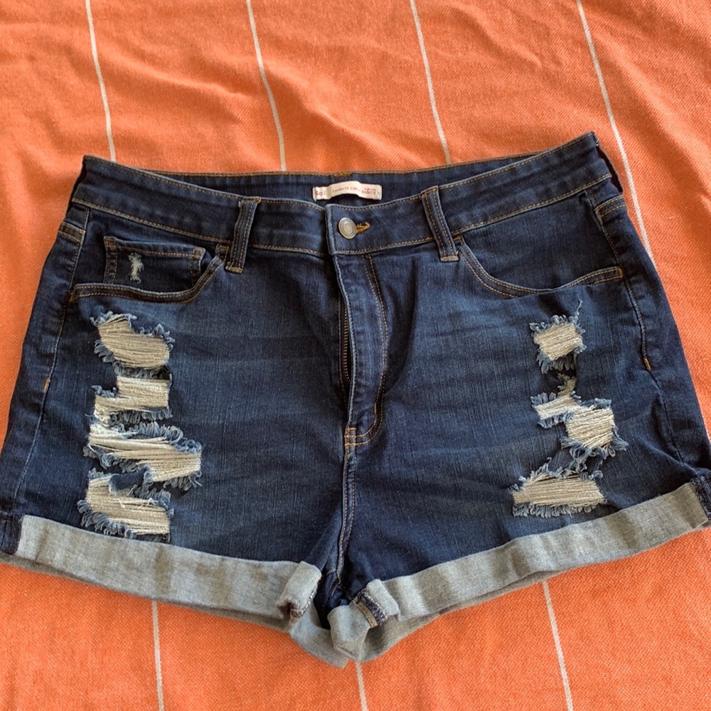 Soo size 12 2 inch rise from crotch, Jean short!  Dark navy!